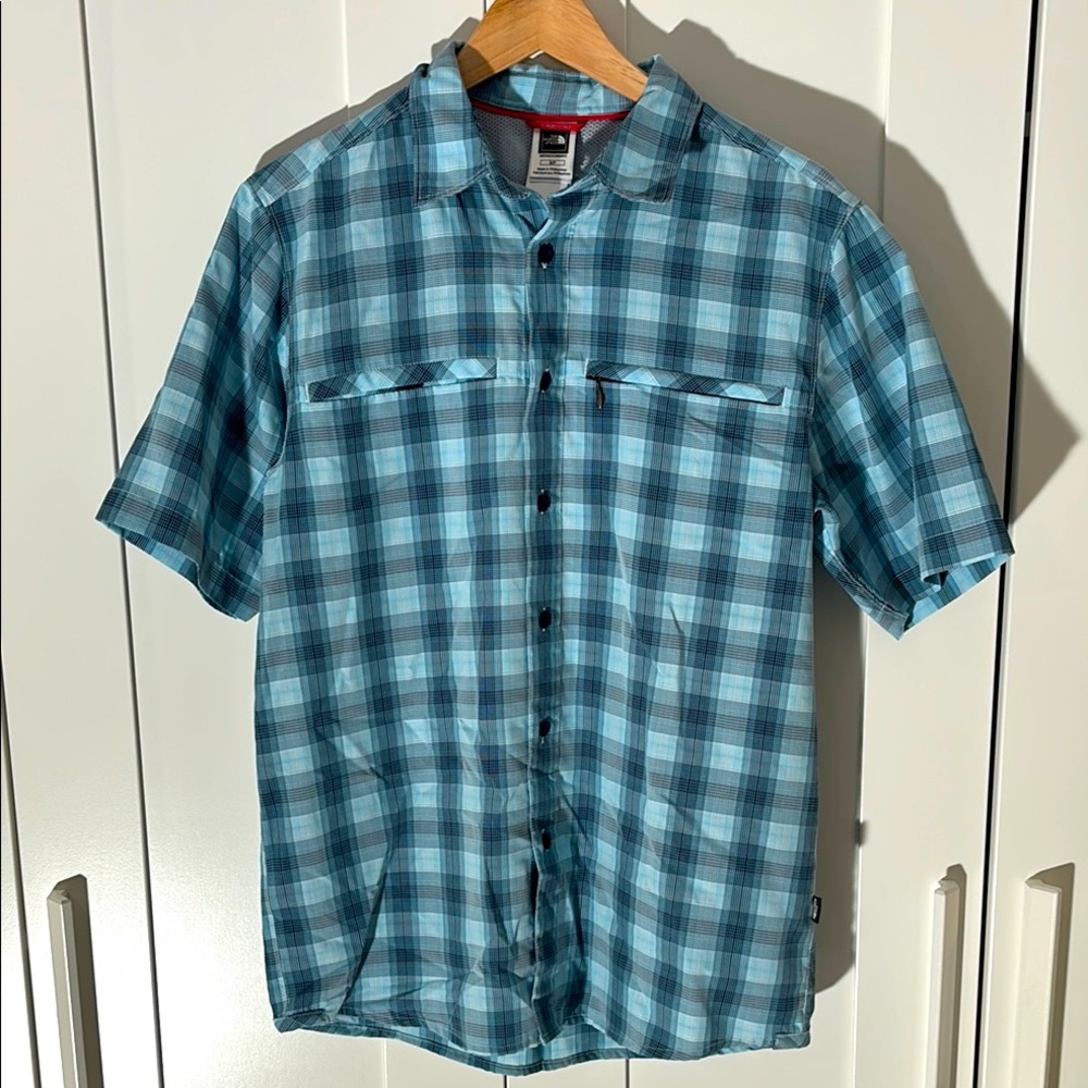 The North Face Henley Shirt
Men’s Small